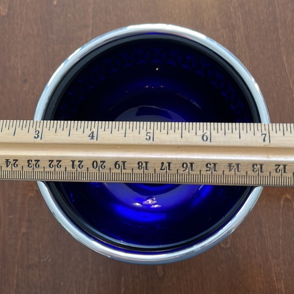 Beautiful silver pedestal bowl with colbalt blue glass insert. - Picture 2 of 10